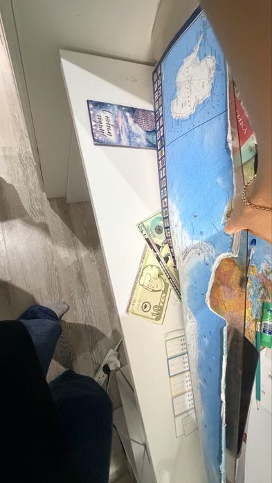 Шкаф и писменный стол  белый