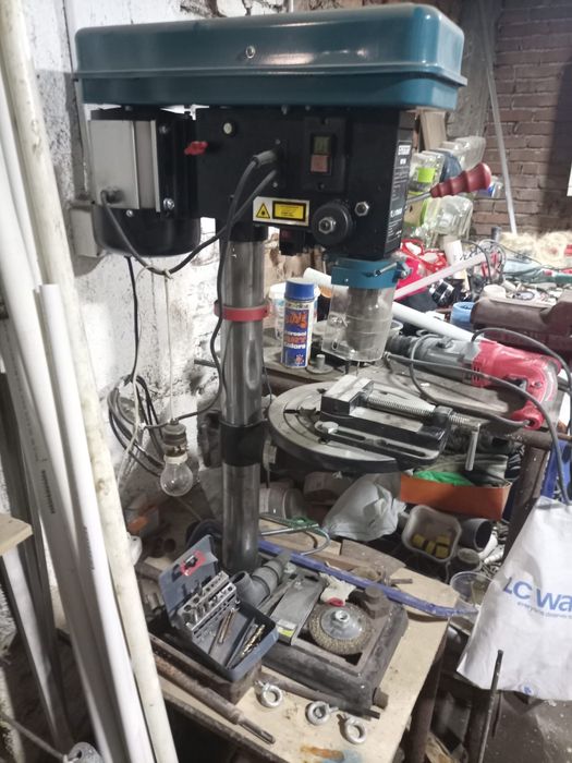 Vand masina de gaurit cu coloana Erbauer EDP750 in stare foarte buna de functionare