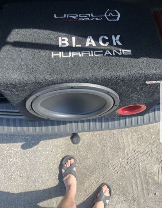 Продам самбуфер активный Ural AS-D12A BLACK HURRICANE.