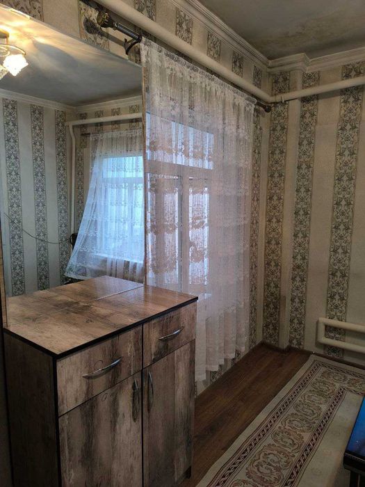 Сдается квартира (участок) 4 комнаты центр луначарский (мать и детя)