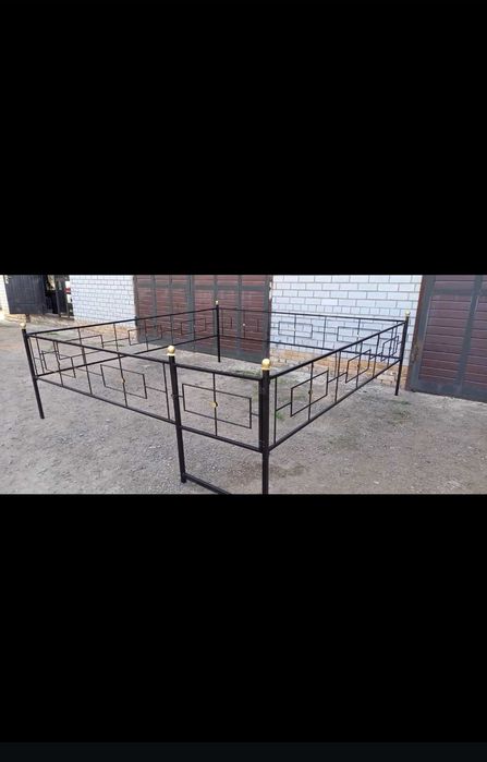 Оградки на кладбище