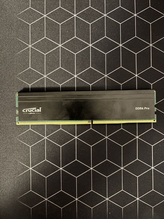 Vand RAM Crucial 16gb ddr4 pro