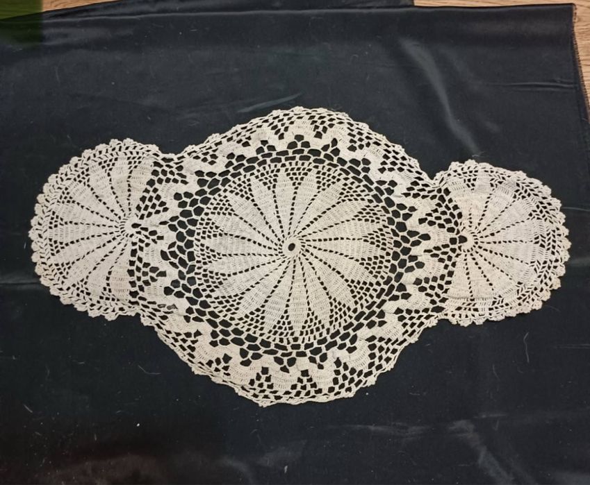 Ръчно плетена покривка на една кука