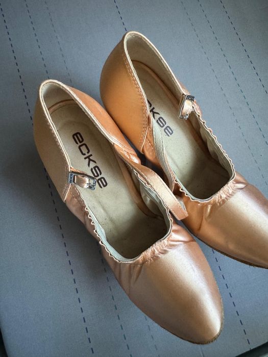 Продам туфли для бальных танцев