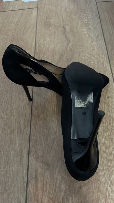 Продам замшевые туфли Basconi