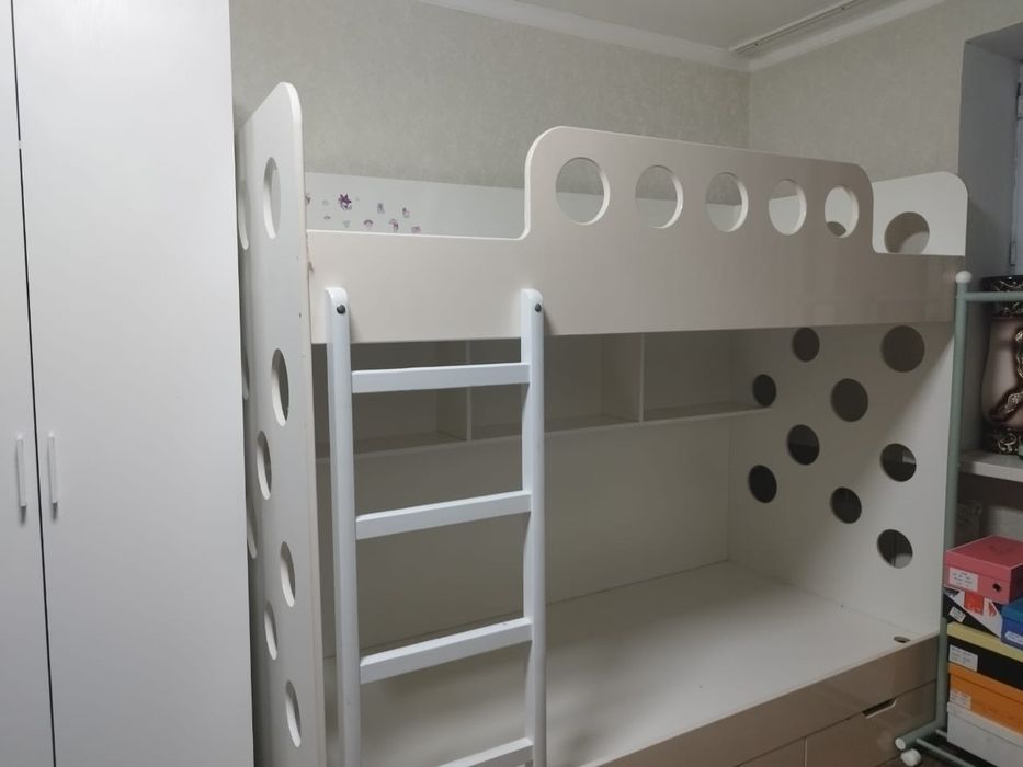 двух этажная кровать