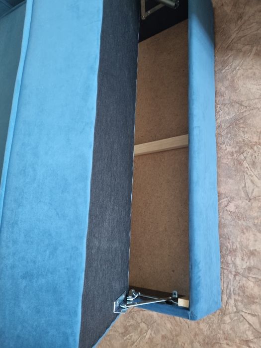 Новый  диван с пуфиком