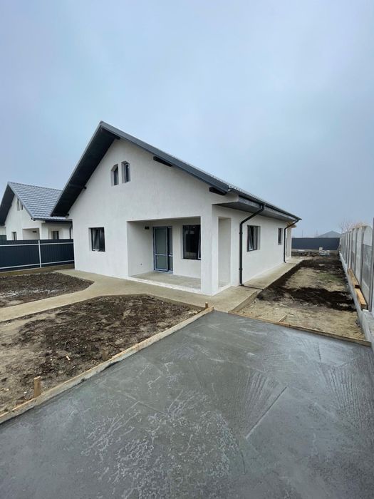 Vand casa in Com. Sendreni (cartierul nou)