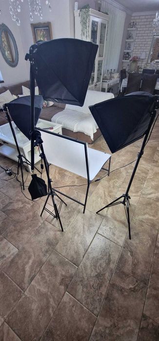 Kit Studio Foto Profesional: 3 Softbox-uri + Masă Foto Produse – Stare Excelentă (foarte puțin folosit)