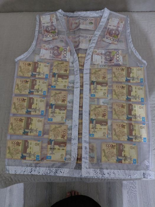 Шапан из денег для мужчины