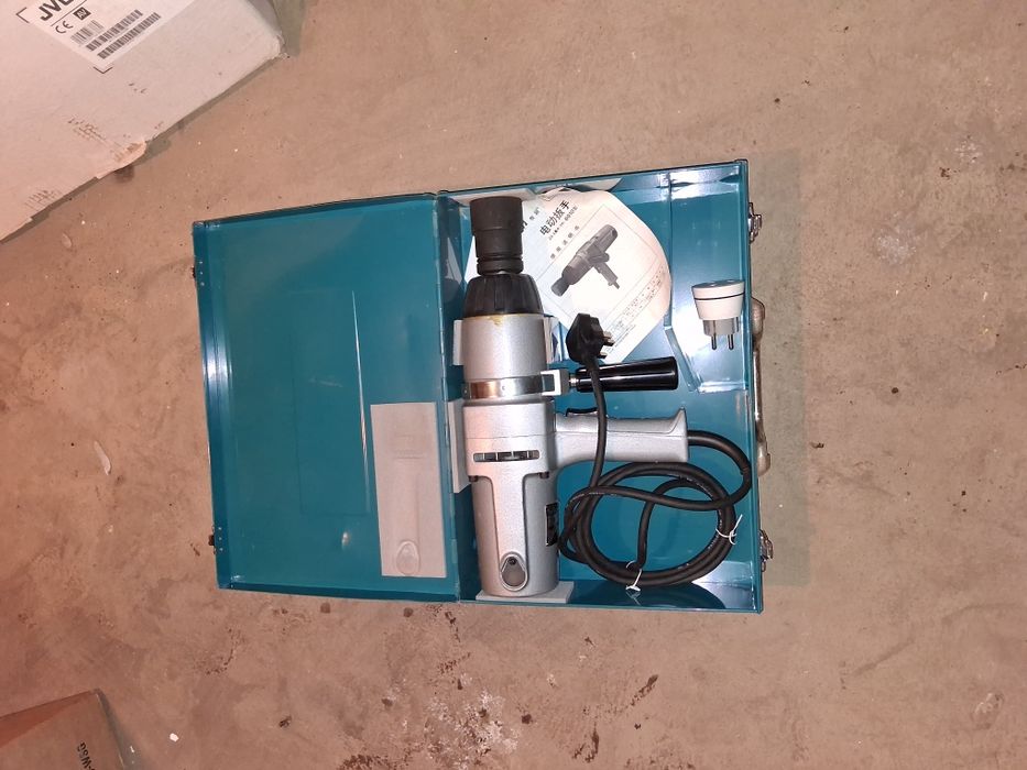 Ударен гайковер MAKITA