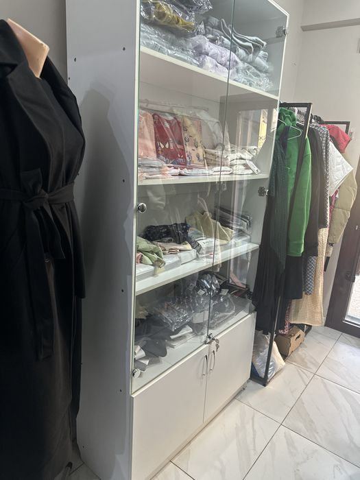 Полка шкаф для бутика