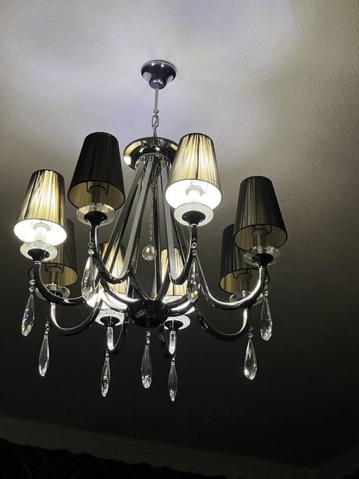 Стильная потолочная люстра с кристалами