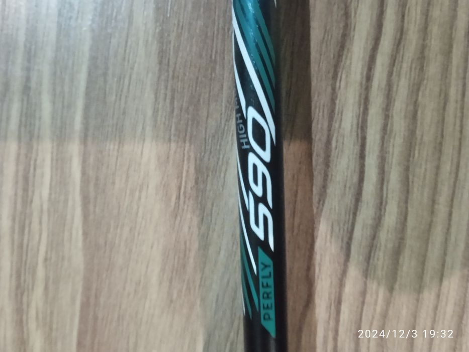 Карбонова бадминтон ракета