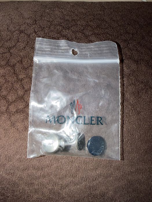 Оригинален MONCLER бебешки зимен космонавт 9м/12 м. с пух,качулка ,ботушки и колан