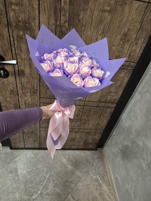 Букет от сатенени рози
