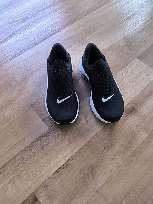 NIKE Спортни обувки 'REINA EasyON' в Черно