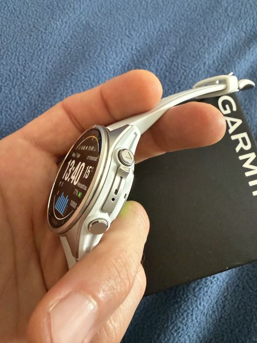 Garmin Fenix 8 AMOLED 43mm - impecabil, cutie + curea extra