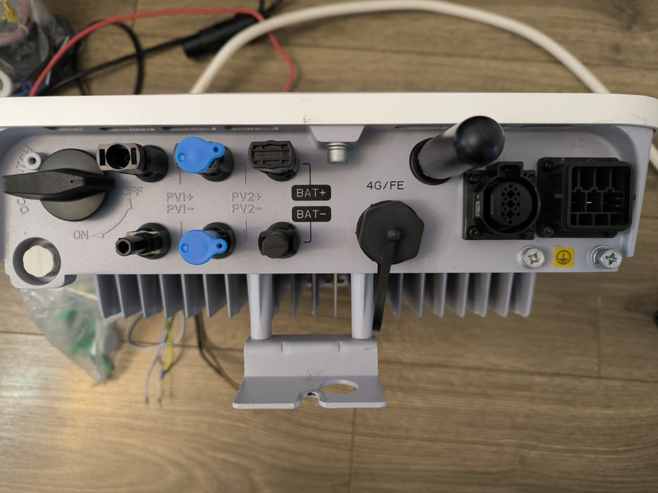 Vând invertor Huawei 3kw