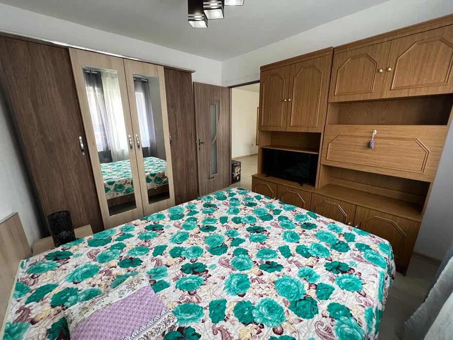 Inchiriez apartament, zona Vivo