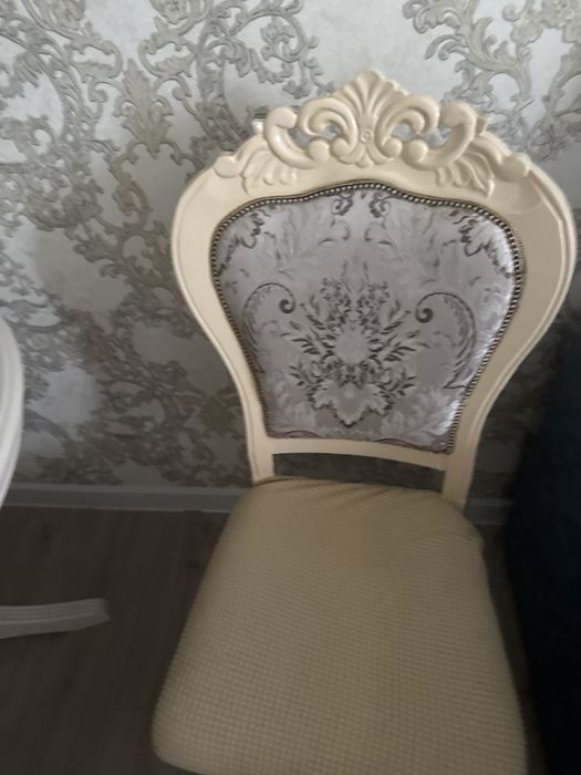 Стол и стулья на кухню  продам