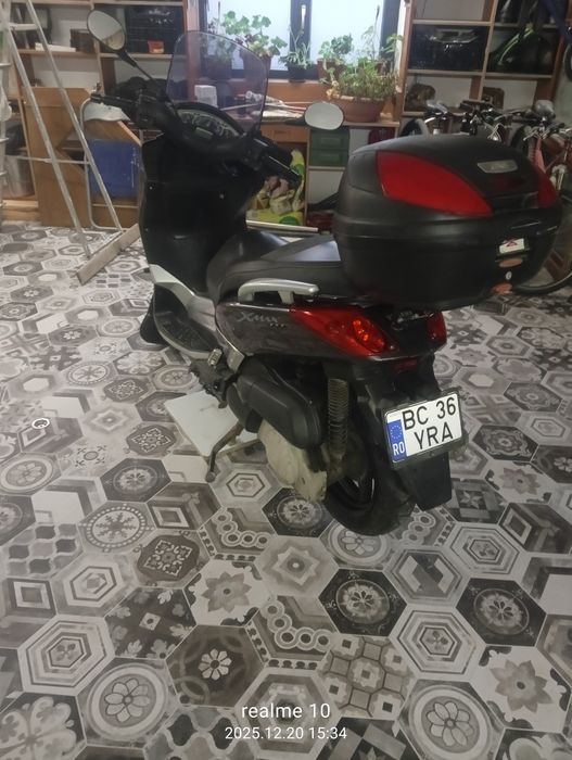 Vând scuter Yamaha YP 250 R