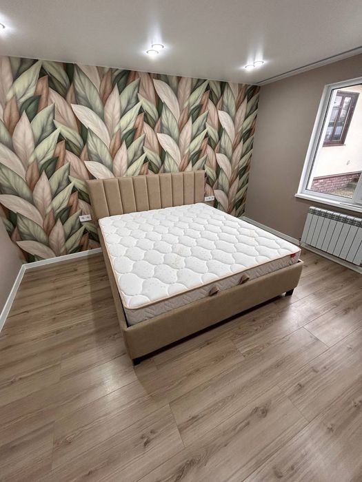 Двухспальная кровать с подъёмным механизмом