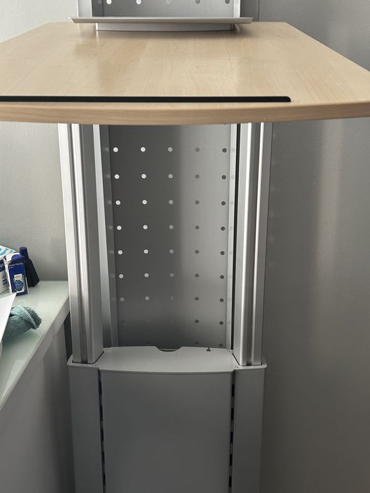 Компьютерный столик для работв стоя