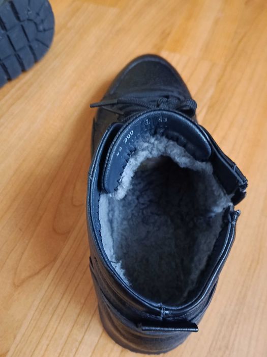 продам   ботинки   в  отличном  состояние   кожа