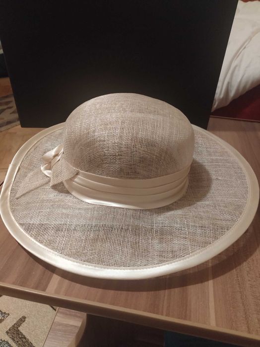 Palarie bej deschis, fir de bambus cu satin, eleganta