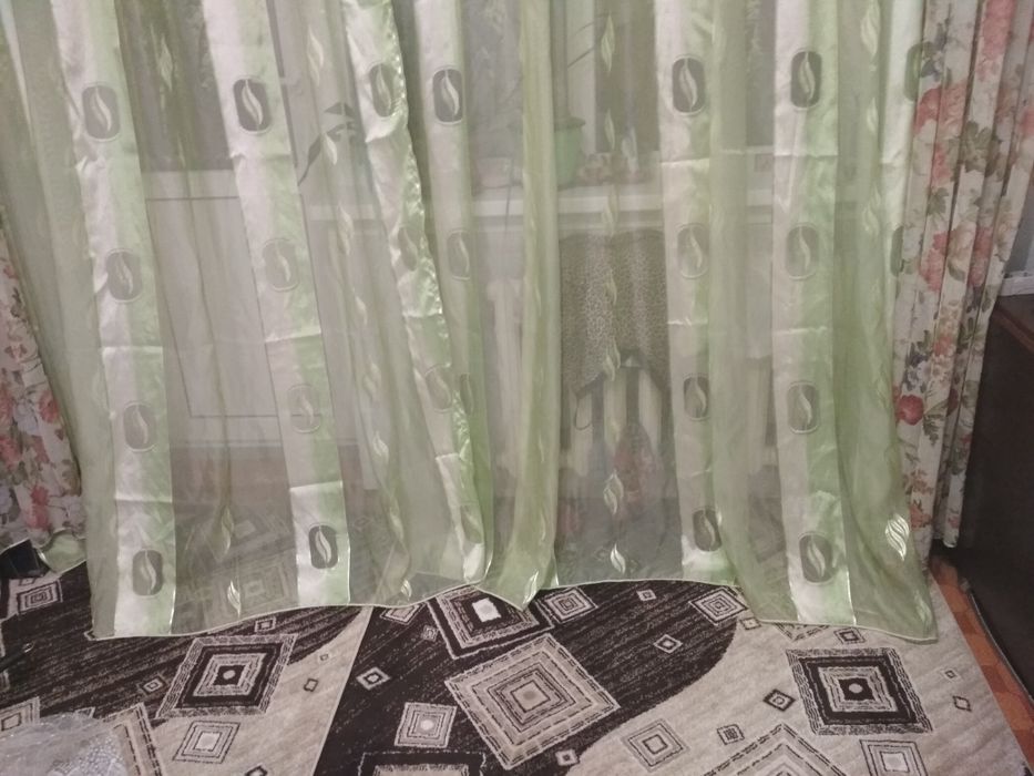 Тюль. На окна светло зелёные.
