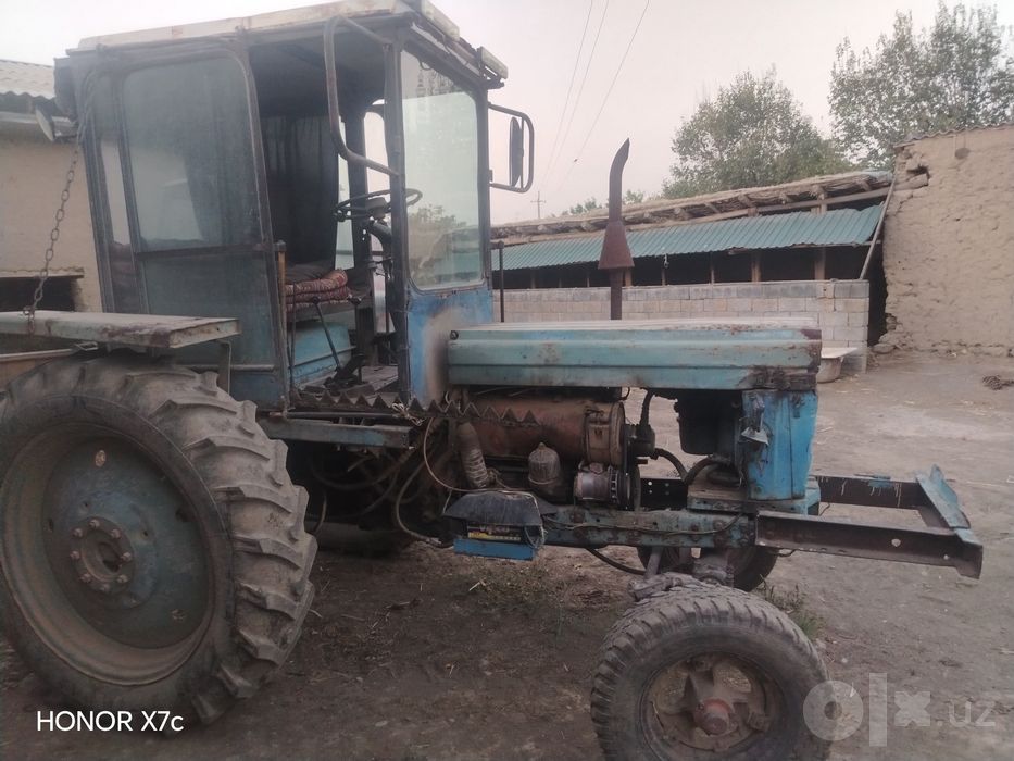 T 28 traktor sotiladi
