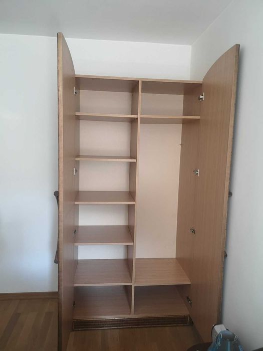 Продавам гардероб с естествен ратан