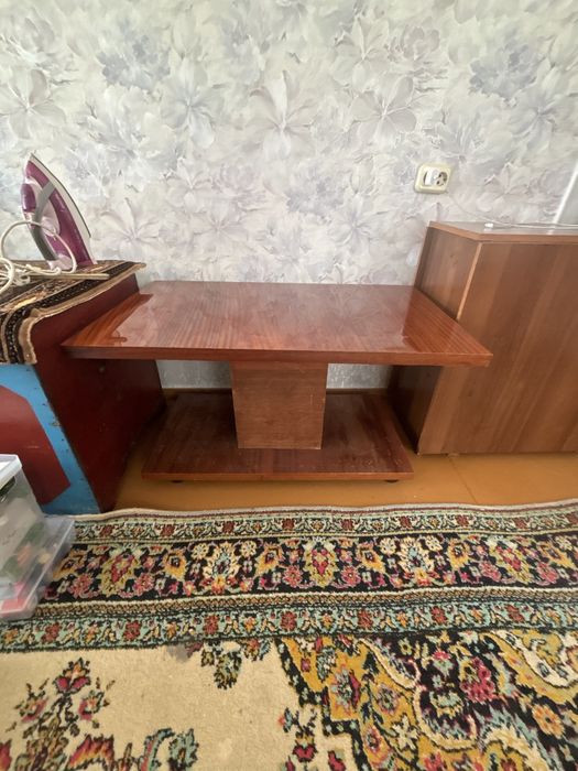 Продам срочно стол