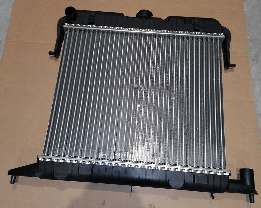 Чисто НОВ радиатор BEHR оригинал ЕЕ 90 231 318 Opel Omega A C20NE