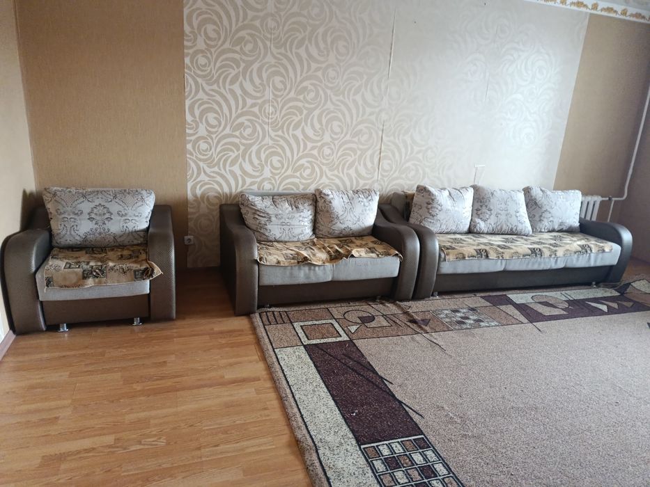 Продам диван вместе с креслами недорого
