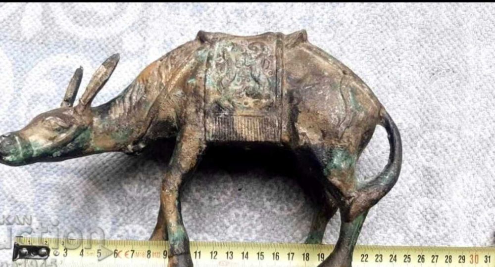 Бронзова кадилница, Бронзови статуетки