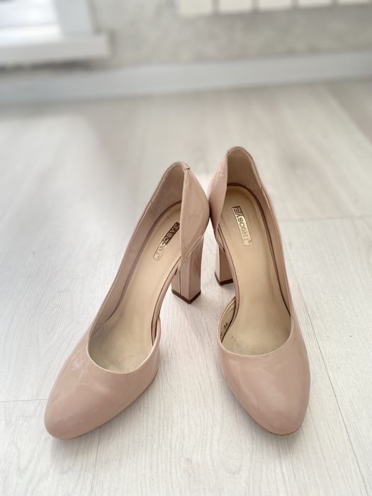 Красивые Туфли вечерние .