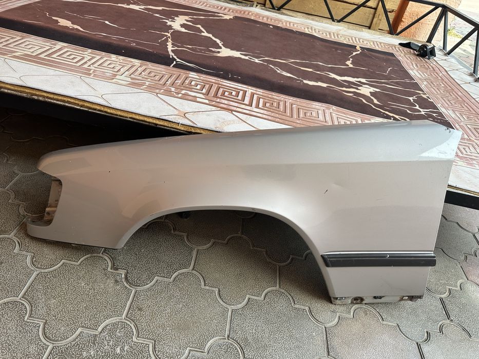 Левое крыло мерседес 124