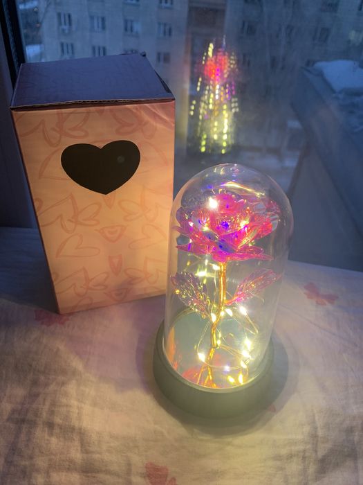 Цветы роза в колбе светильник