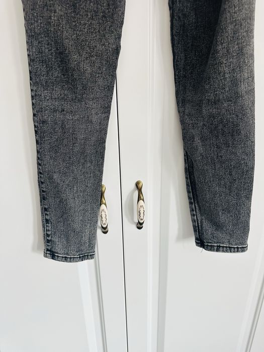 Blugi cu talie inalta, negru spre gri , elastici masura S ,stil corset