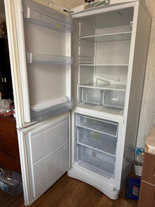 Холодильник Indesit