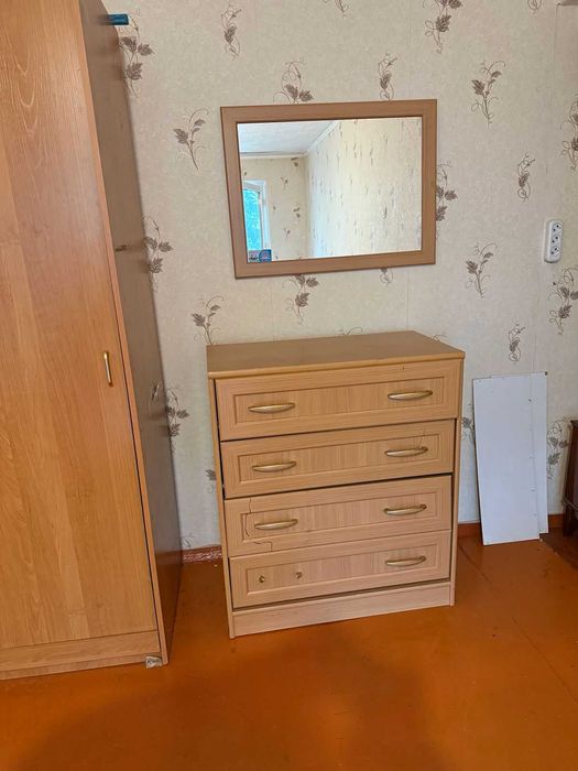 Продам комод с зеркалом