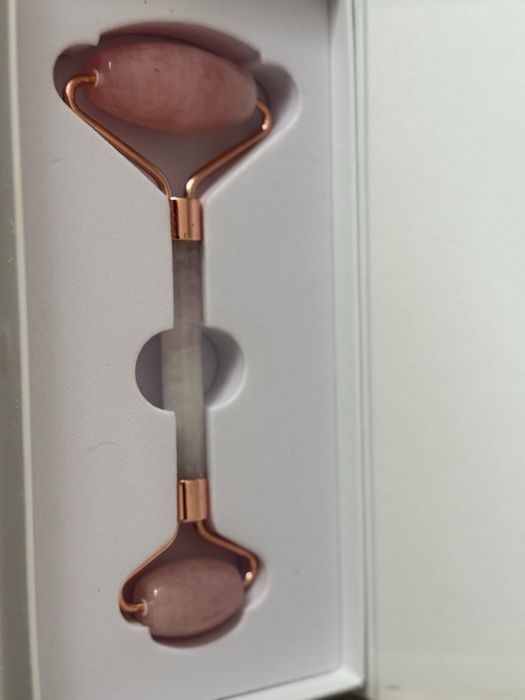 Ролер за лице Face Roller - Rose Quartz
