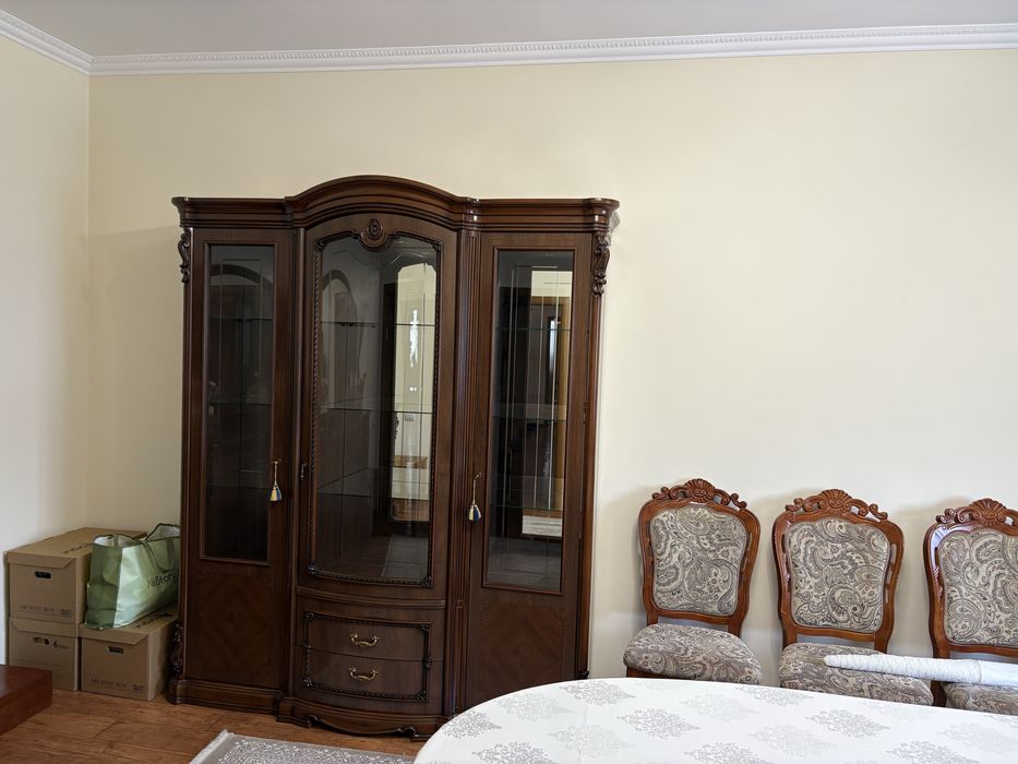 Продам сервант с тумбой