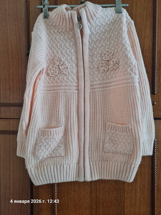 Кофточки теплые для девочекк