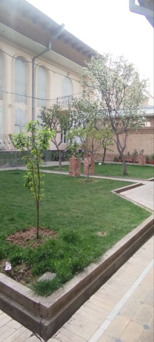 Иззада катта учаска сотилади