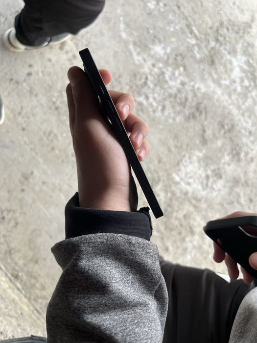 Айфон 13 сатылады