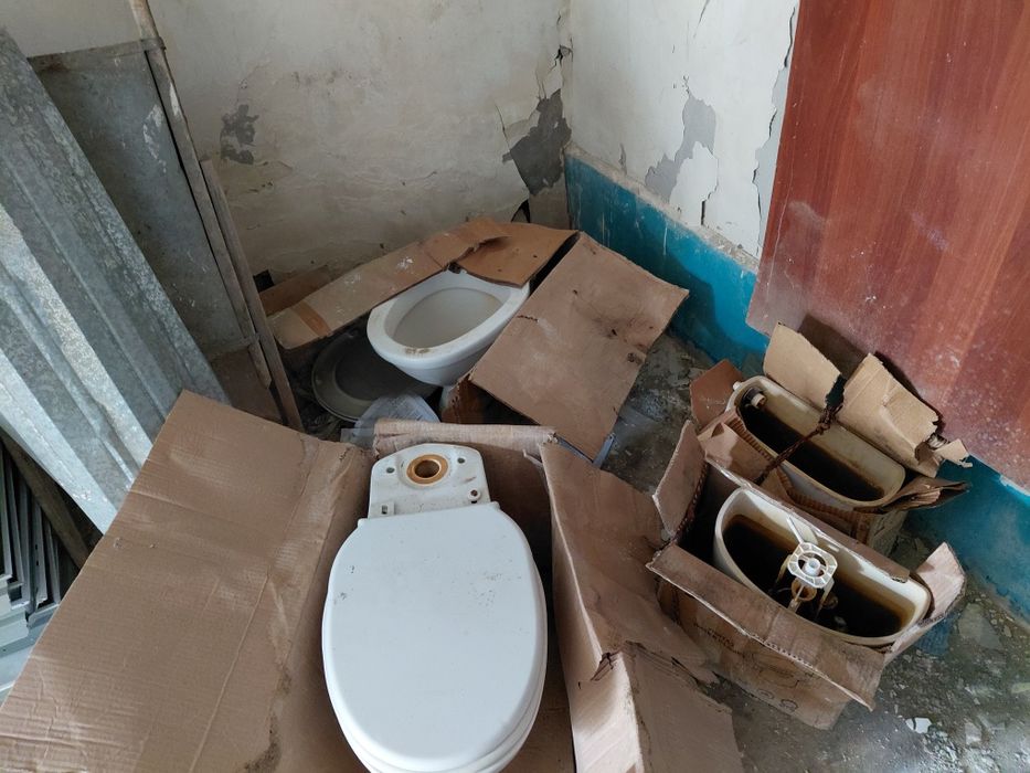 Продам унитазы неплохом состояний