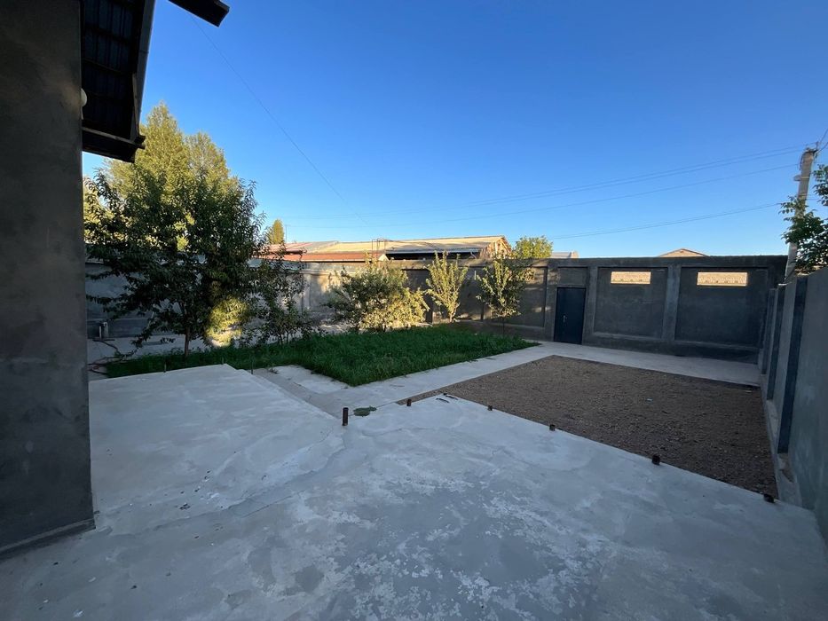 Уй сотилади 6соту гишткуприкда